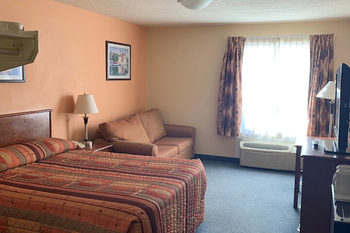 Aurora Park Inn & Suites