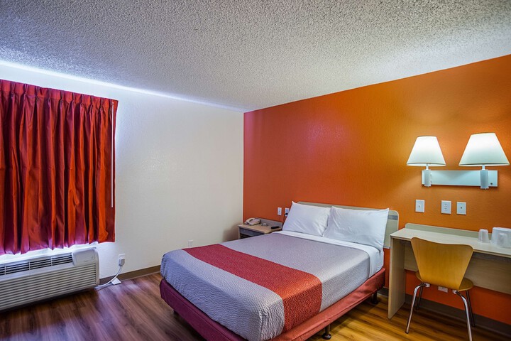 Room 27 of 34