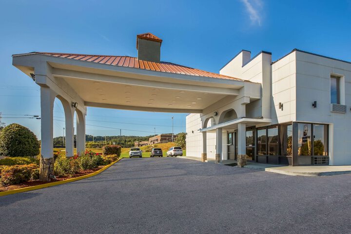 Econo Lodge White Pine Morristown I-81 & I-40 Split