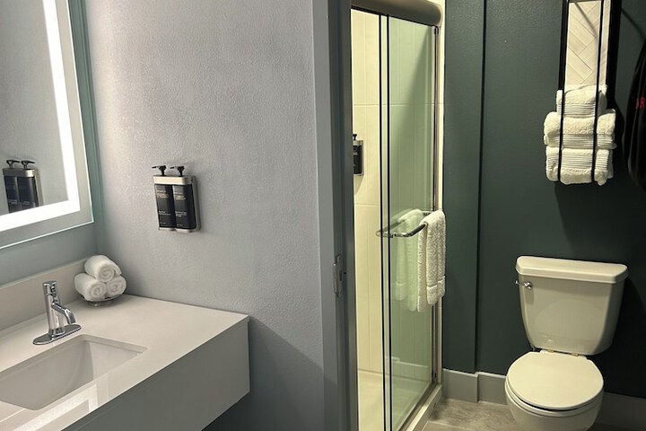 Room 41 of 76