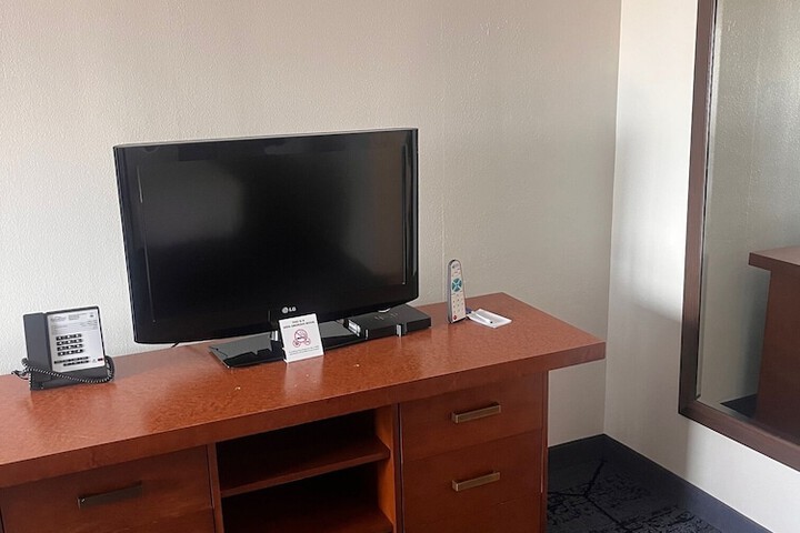 Room 13 of 16