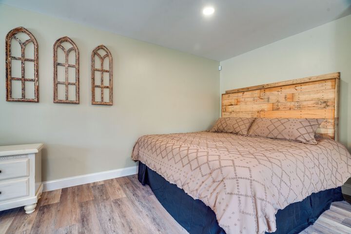 Studio Stay w / Deck in Missouri Wine Country