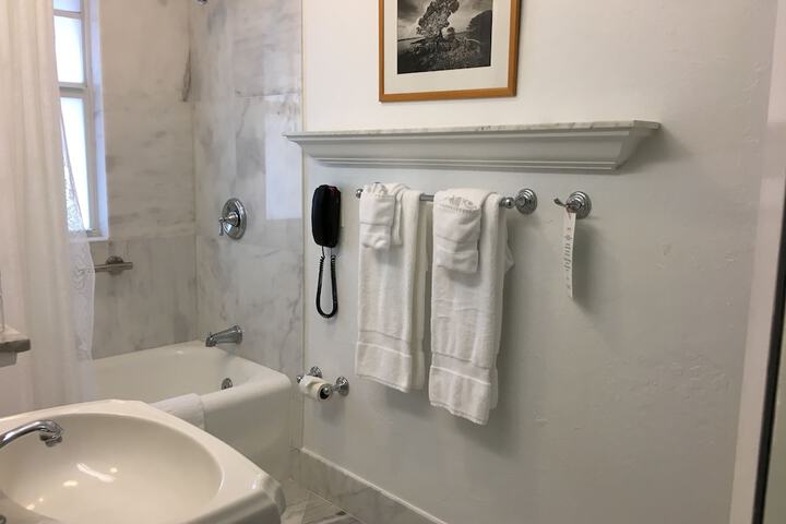 Room 8 of 25