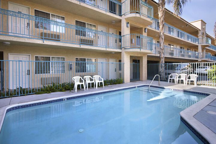 Pool 2 of 8
