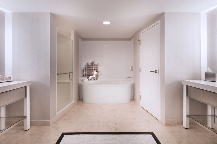 Room 40 of 74