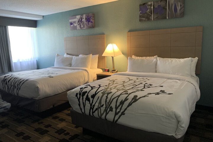 Room 11 of 32