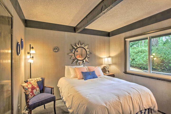 Waterfront Cabin w / Fire Pit in Gig Harbor!