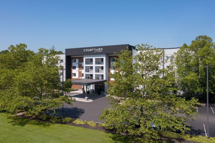 Courtyard by Marriott Edison Woodbridge