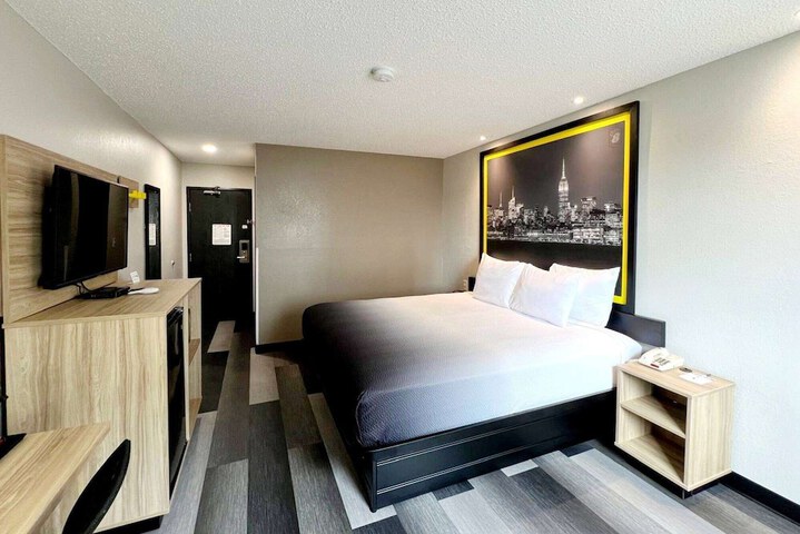 Room 16 of 19