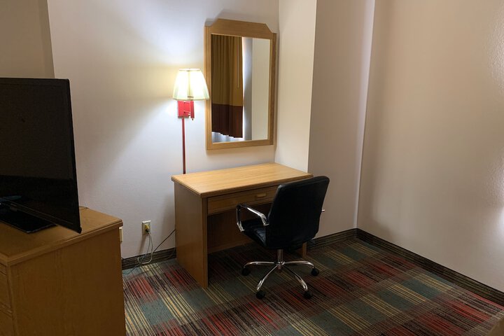 Budgetinn & Suites