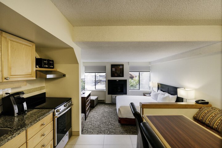 Room 15 of 36