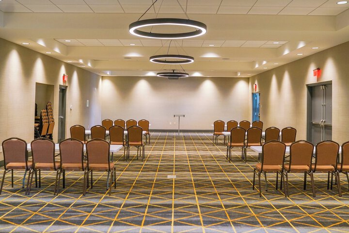 Holiday Inn & Suites Fayetteville W-Fort Bragg Area by IHG