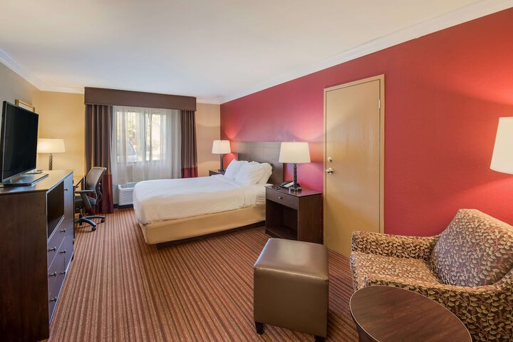 Room 32 of 39