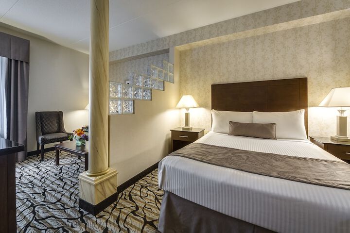 Monte Carlo Inn Oakville Suites