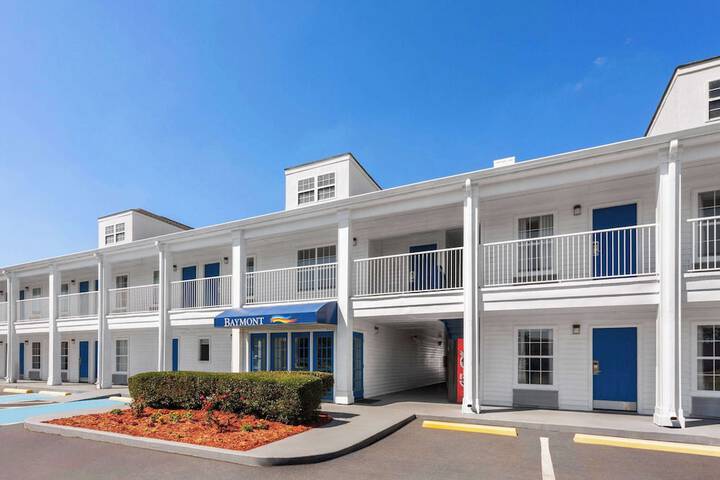 Hotel 6 of 54