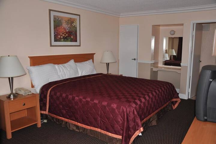 Room 25 of 40