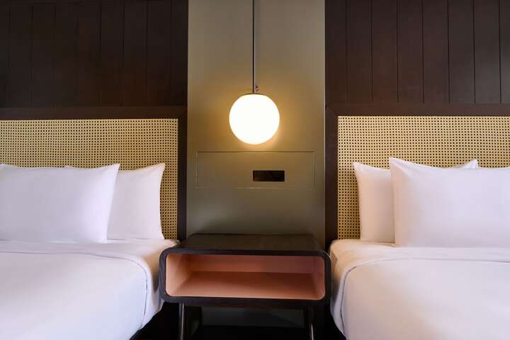 Room 33 of 51