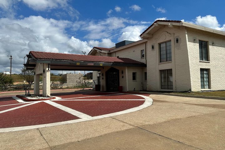 Super 8 by Wyndham Nacogdoches Near University