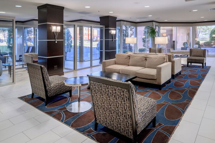 Embassy Suites by Hilton St. Louis Airport