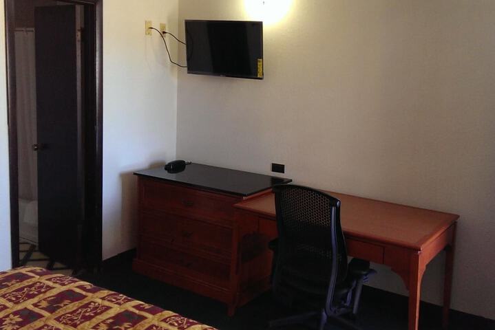 Room 8 of 18