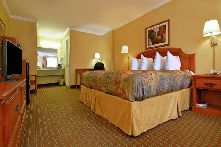 Room 3 of 12