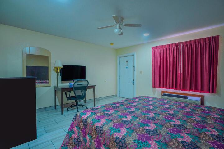 EXECUTIVE INN AND SUITES