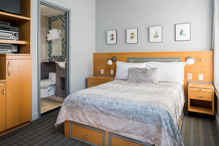 Room 13 of 21