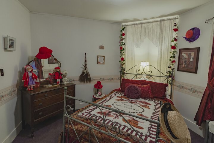 Room 30 of 41