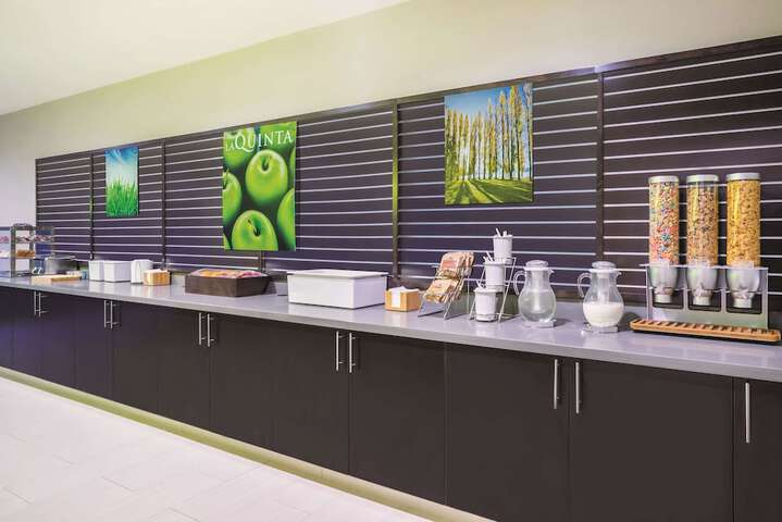 La Quinta Inn & Suites by Wyndham Clifton Park / Saratoga Area