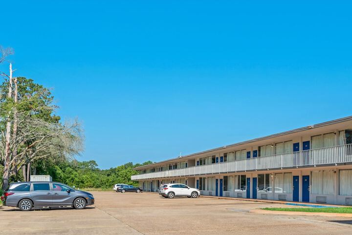 Studio 6 Hammond LA – I12 – I55