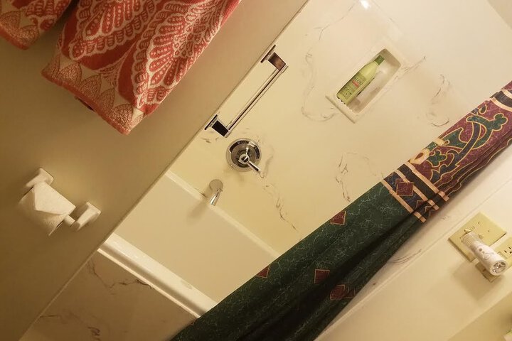 Room 33 of 77