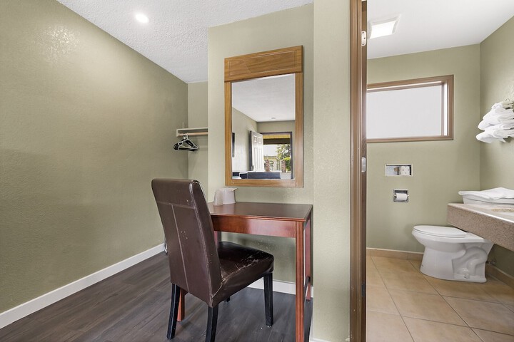 Room 21 of 27