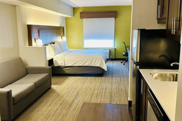 Room 12 of 30