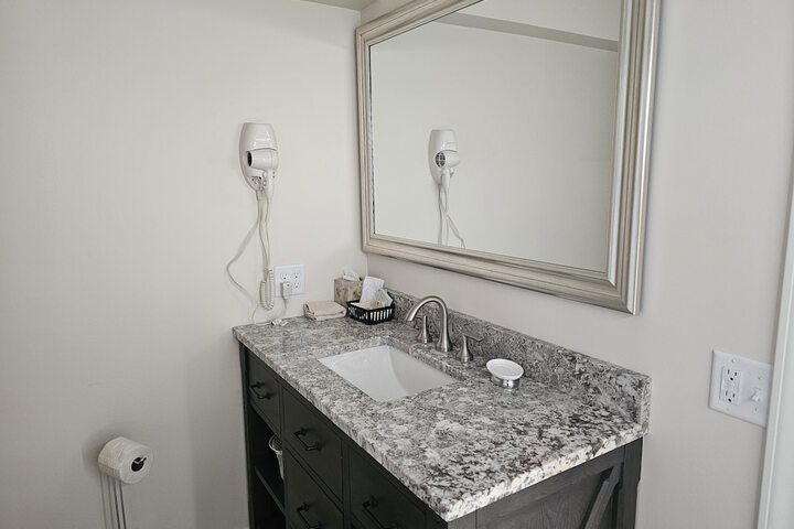 Room 21 of 208
