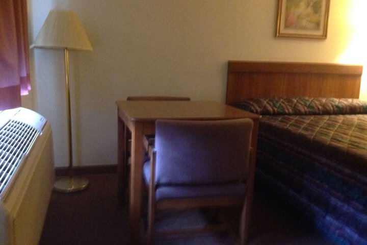 Room 17 of 37