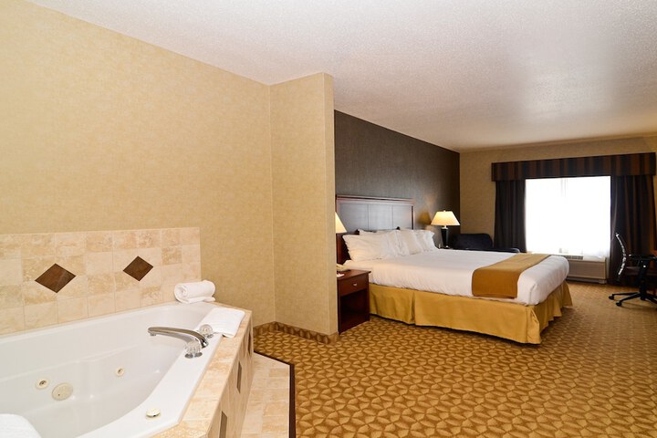 Room 14 of 36