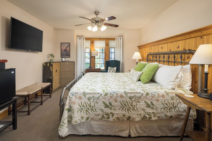 Room 4 of 7