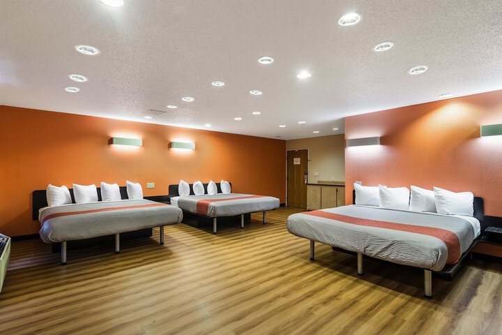 Room 18 of 34