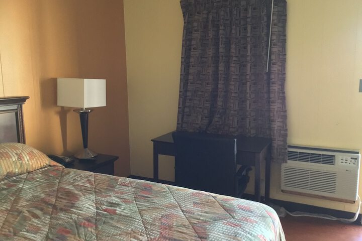Room 5 of 12