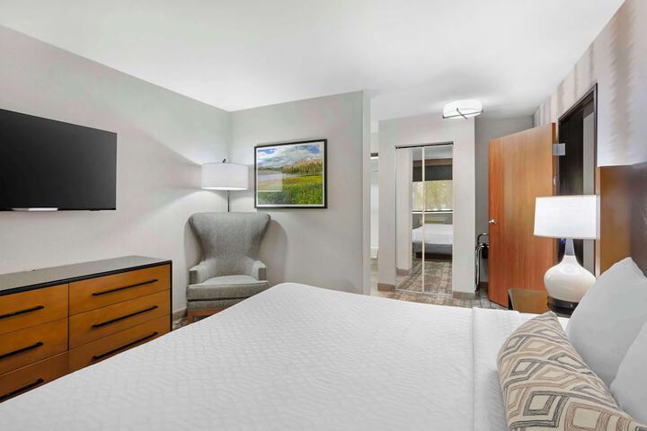 Room 17 of 37