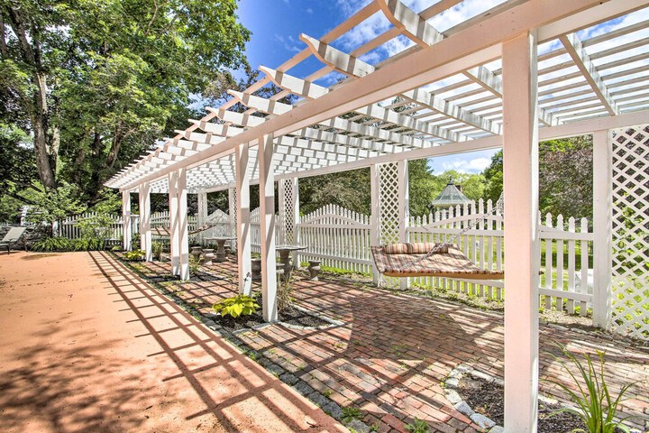 Nestlenook Victorian Condo 6 Mi to Attitash!