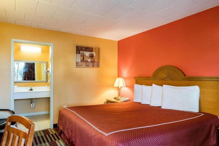 Rodeway Inn University