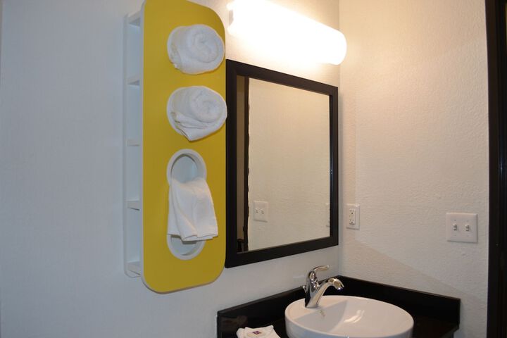 Room 5 of 11