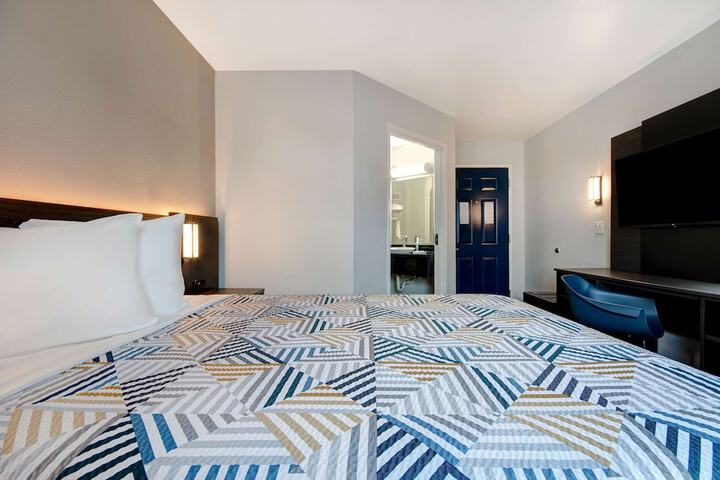 Room 11 of 26