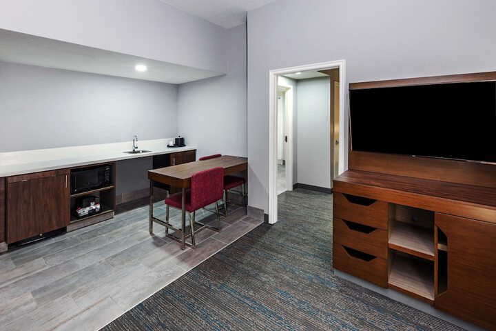Room 19 of 36