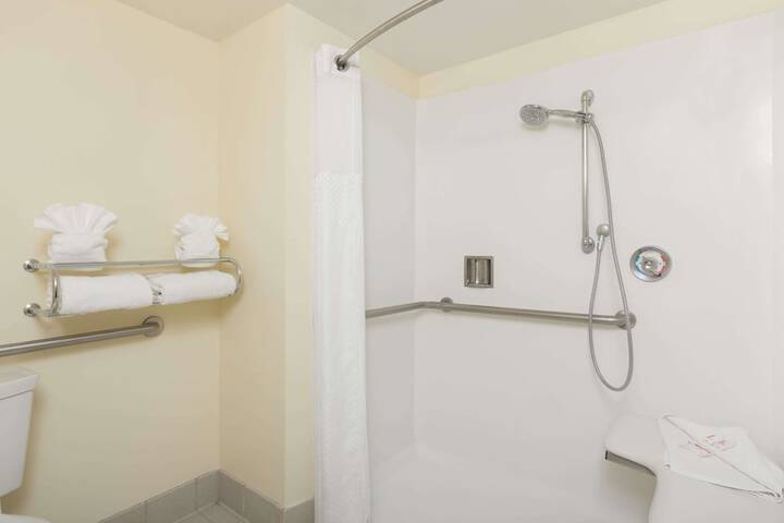 Room 9 of 14