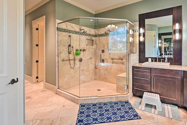 Upscale Family Home w / Dock on Lake Hartwell!