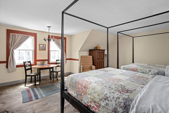 Artists Colony Inn