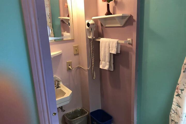 Room 100 of 135
