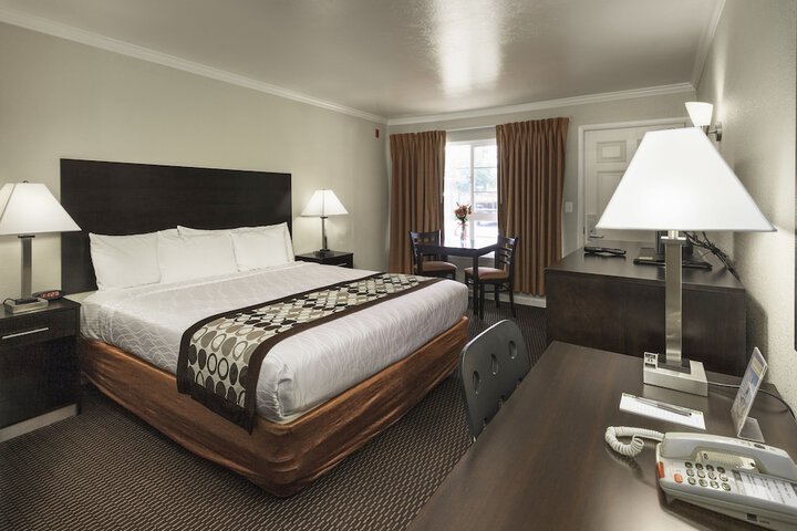 Room 17 of 40